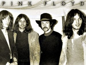 Tembok Yang Dlihat Dari Perspektif Pada Pink Floyd