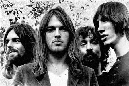 Menggunakann Gaya Musik Rock Psyhedelic Band Pink Floyd